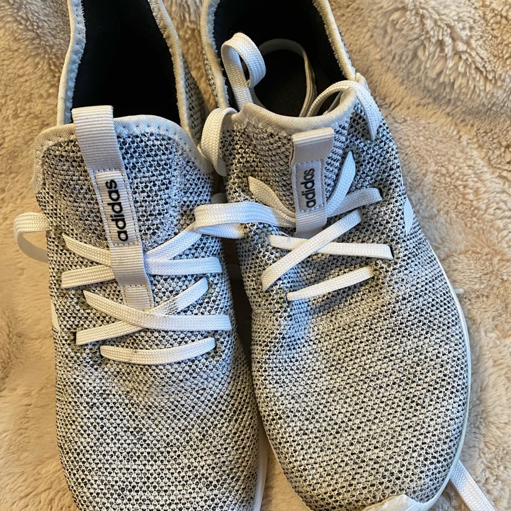 Women’s Adidas tennis shoes size 9.5